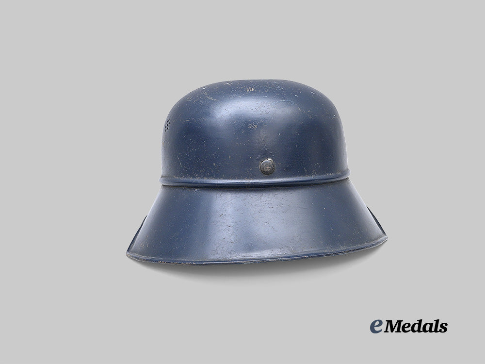 germany,_third_reich._a_luftschutz_gladiator_helmet,_three-_piece_version,_by_paul_diener_e_medals__g62767_7