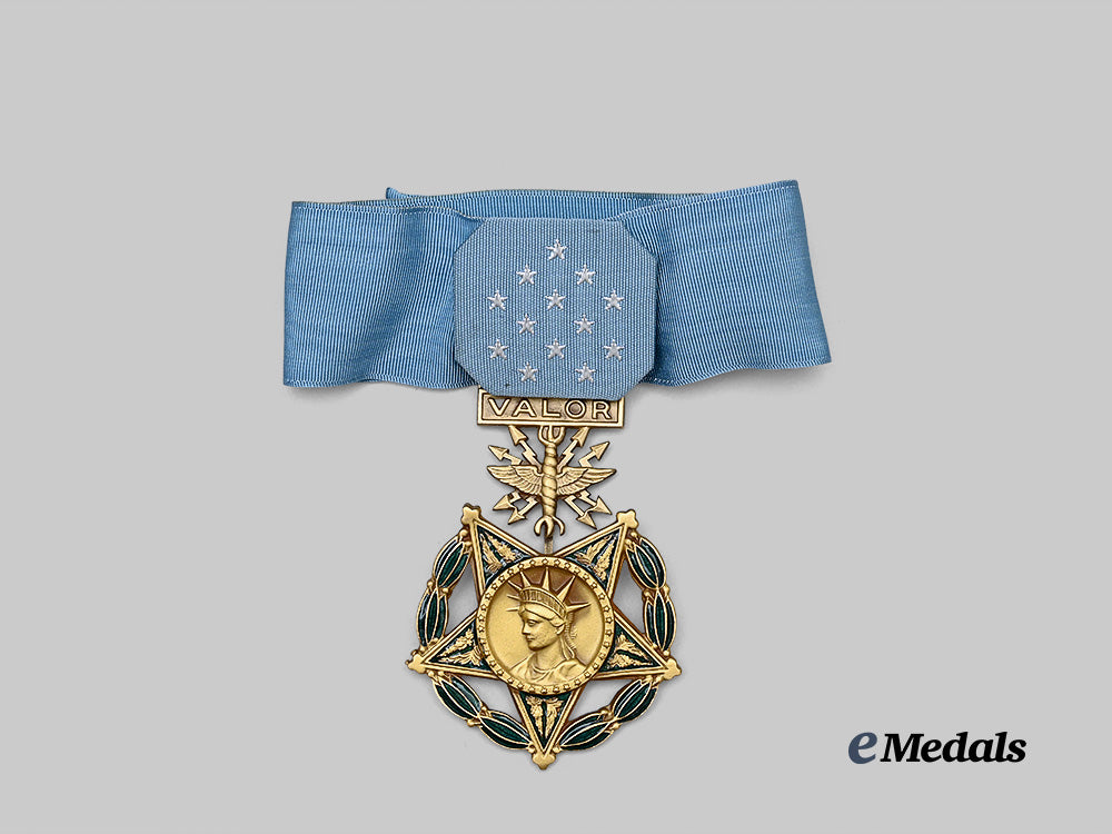 united_states._an_air_force_medal_of_honor_in_case_of_issue_e_medals__w8656_5
