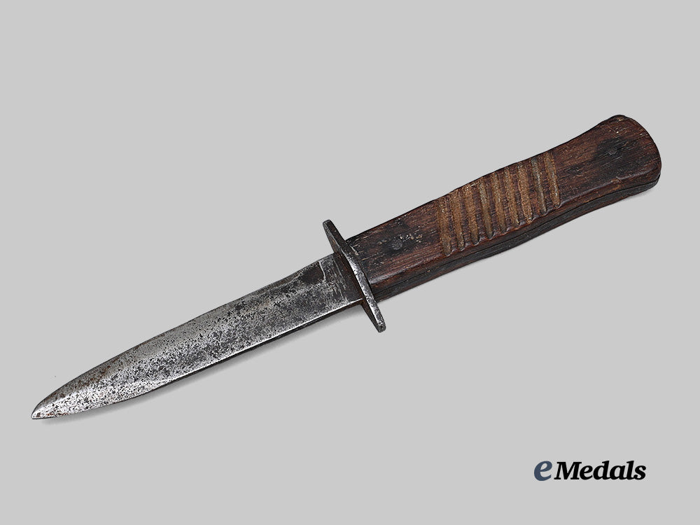germany,_imperial._a_fighting_knife,_modified_for_close_combat_e_medals__g62652_5