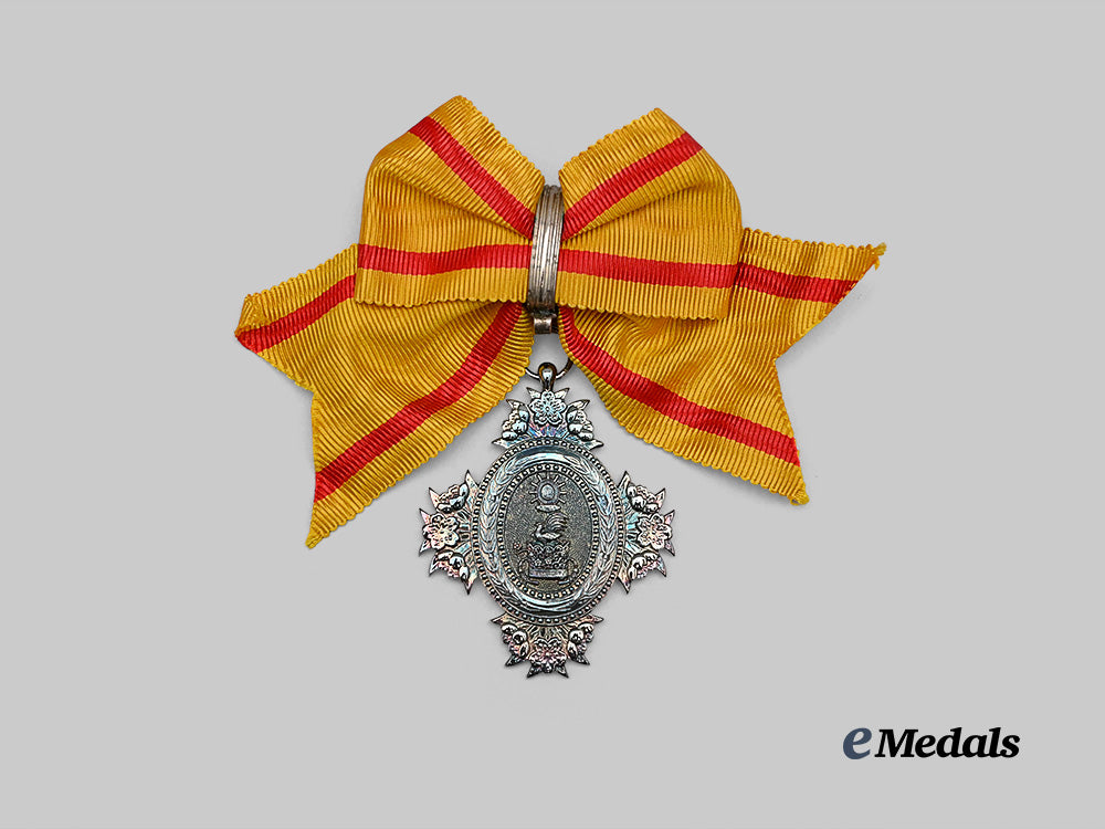 japan,_empire._an_order_of_the_sacred_crown,_v_i_i_i_class,_c.1900_e_medals__m0332-46_4