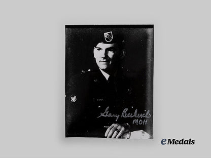 united_states._a_signed_photograph_of_congressional_medal_of_honor_recipient,1st_special_forces,_u_s_a_e_medals__w8675_3