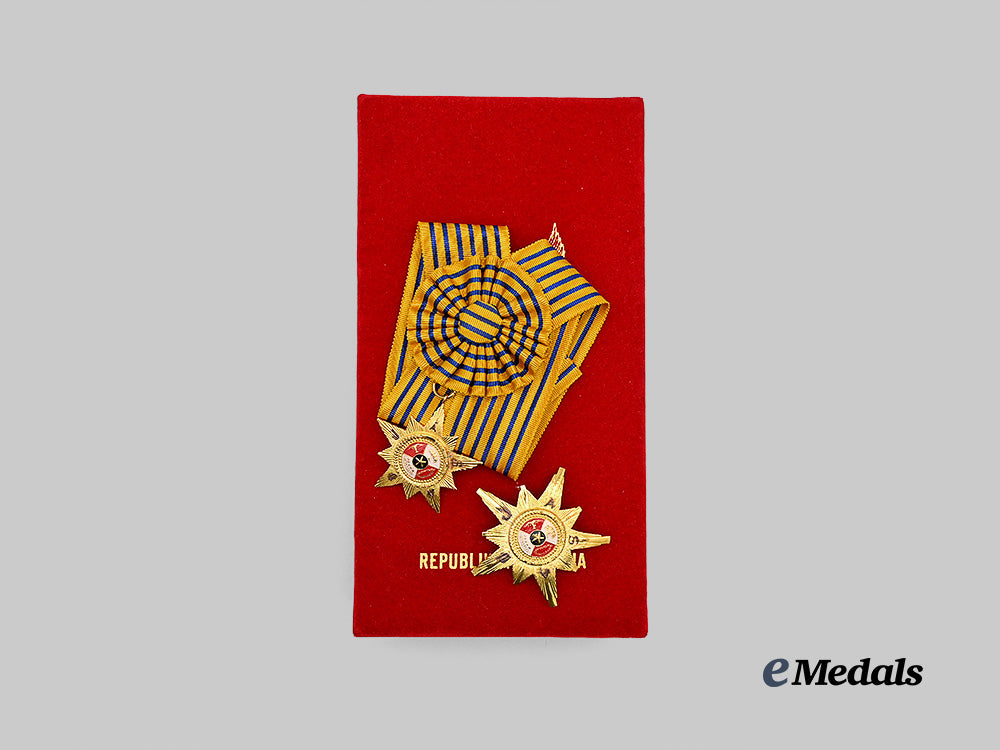 indonesia,_republic._a_star_of_the_republic_of_indonesia,_i_i_class_set_in_case_e_medals__m0332-36_3