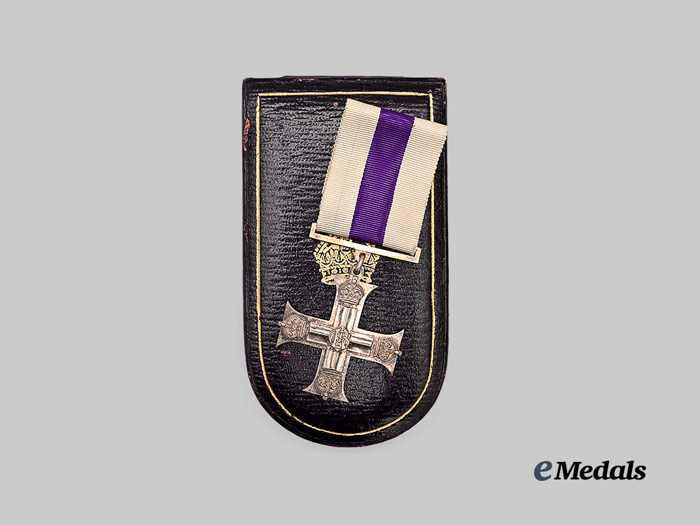 united_kingdom._a_military_cross,_in_case_e_medals__g_b8309_4