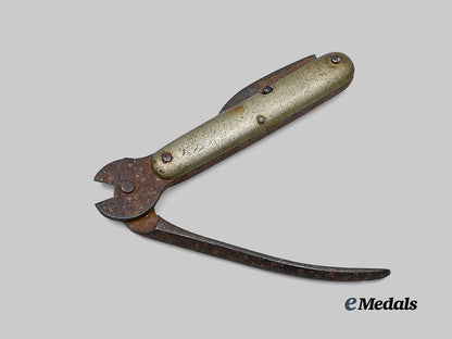 united_kingdom._a_lot_of_four_blades_with_escape_knife_e_medals__g_b8649_20