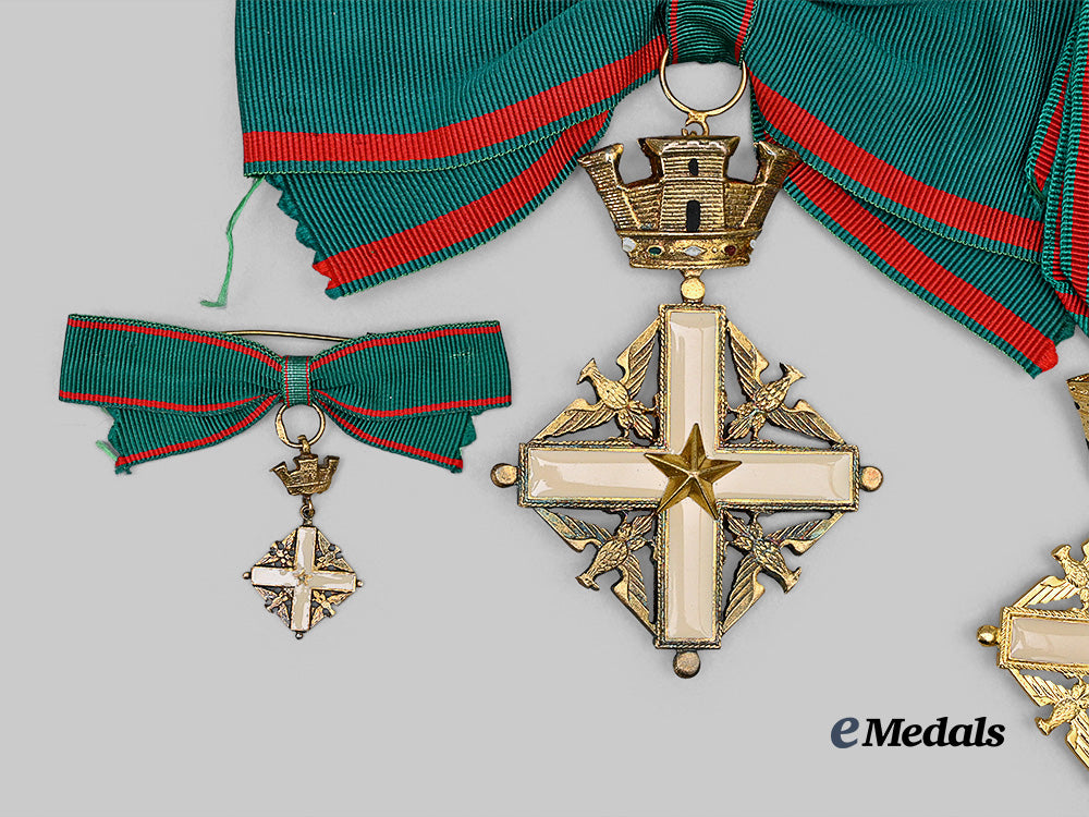 italy,_republic._three_orders_of_merit_of_the_italian_republic,_dame,_officer_and_knight_e_medals__m0625-127_10