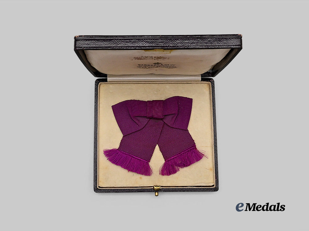 united_kingdom._a_lot_of_two_order_of_the_british_empire_cases_e_medals__m0332-34_4