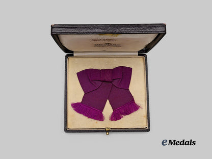 united_kingdom._a_lot_of_two_order_of_the_british_empire_cases_e_medals__m0332-34_4