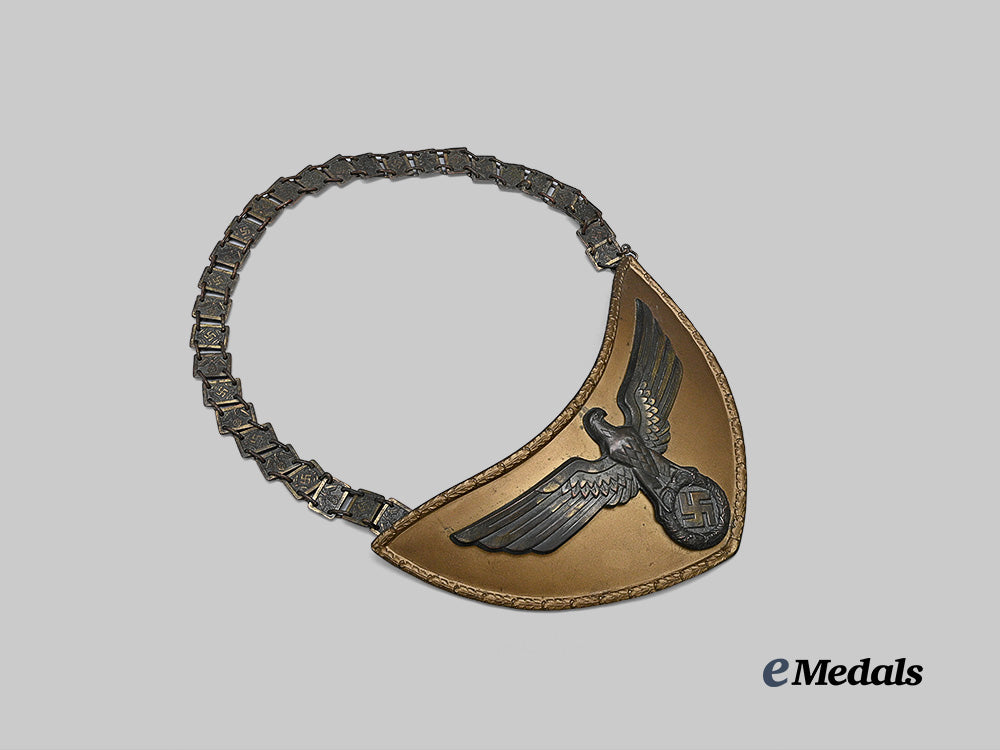 germany,_n_s_d_a_p._a_standard_bearer’s_gorget,_by_f._w._assmann&_söhne_e_medals__g62733_2