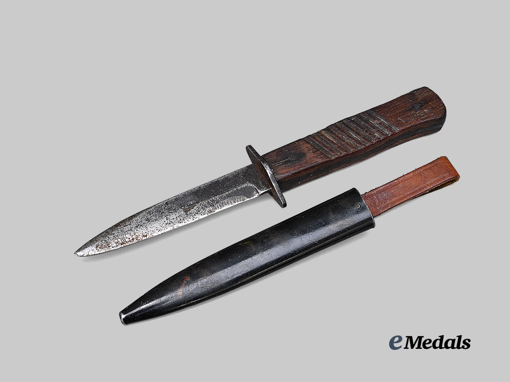germany,_imperial._a_fighting_knife,_modified_for_close_combat_e_medals__g62652_3
