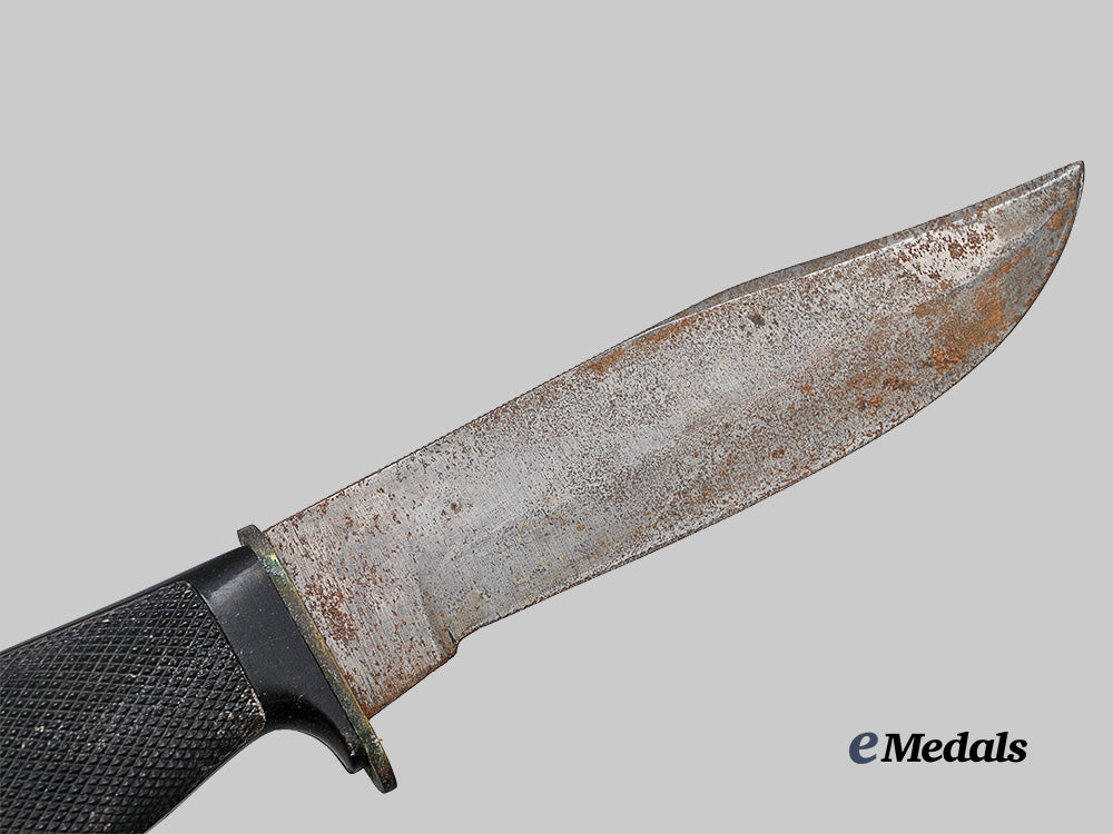 united_kingdom._a_lot_of_four_blades_with_escape_knife_e_medals__g_b8649_17