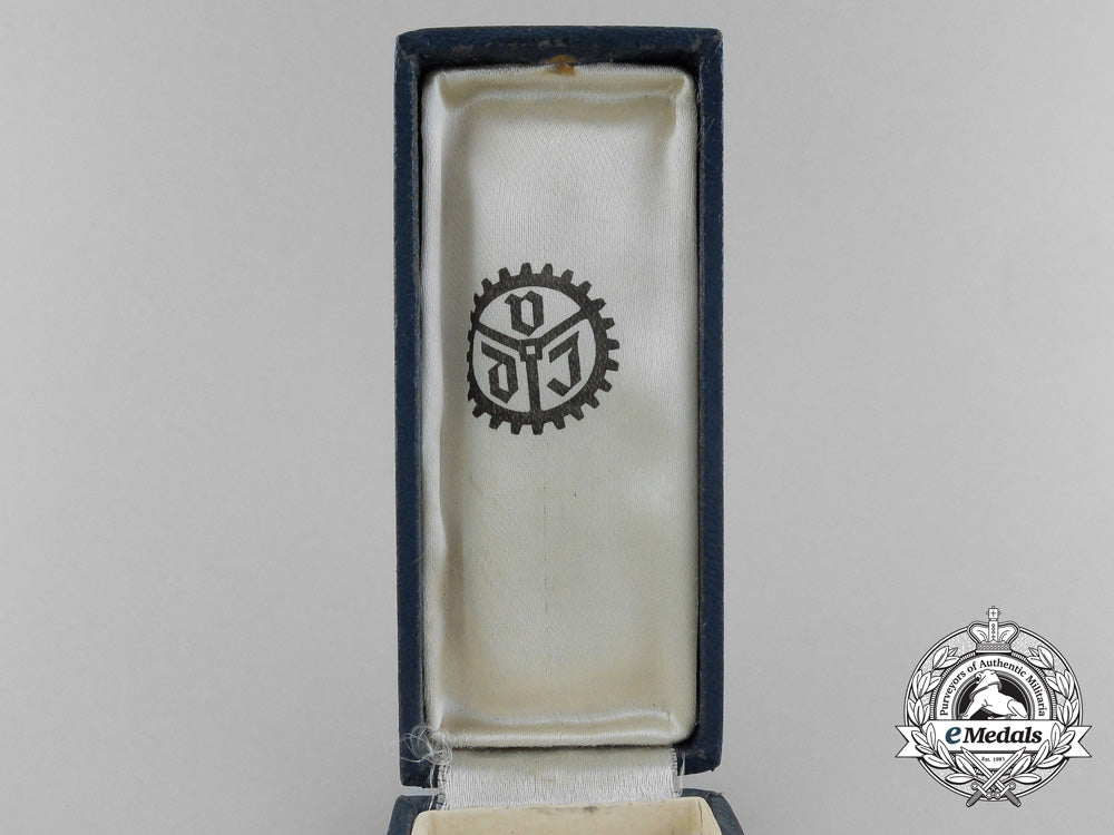 germany,_third_reich._an_association_of_engineers_golden_badge_of_honour_with_case_a_0094_1