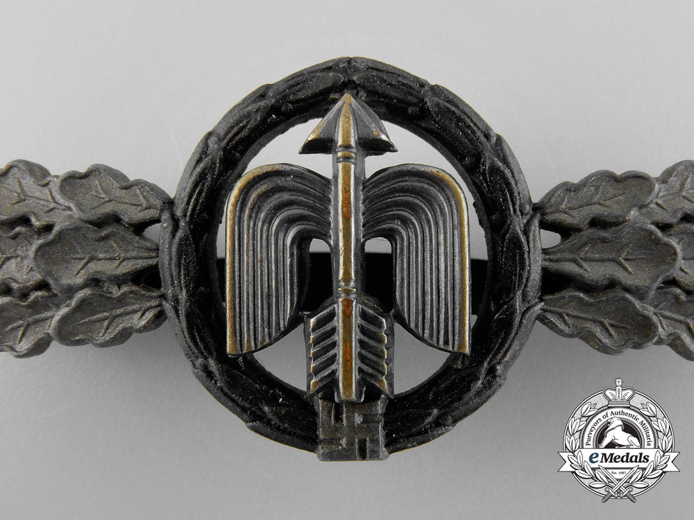 germany,_luftwaffe._a_short_range_night_fighter_clasp,_bronze_grade,_by_g.h._osang_a_0144_1