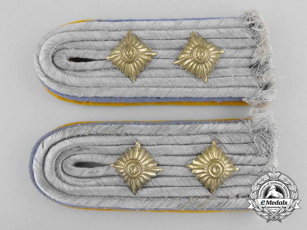 a_set_of_flight_reserve_personnel_hauptmann(_captain)_shoulder_board_pair_a_0210_1