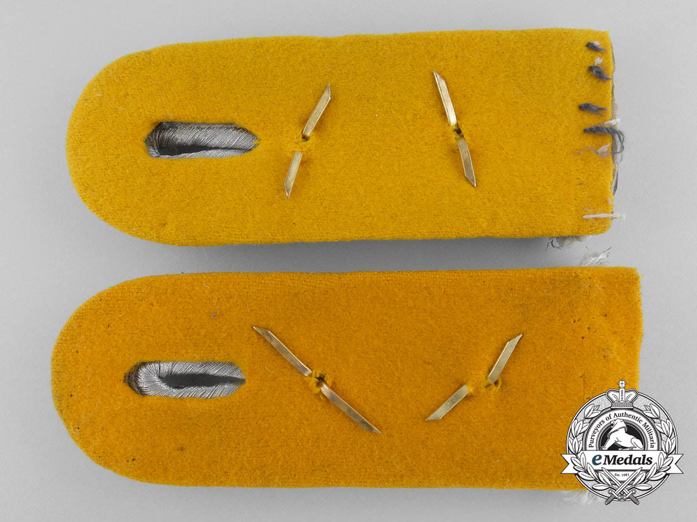a_set_of_flight_reserve_personnel_hauptmann(_captain)_shoulder_board_pair_a_0211_1