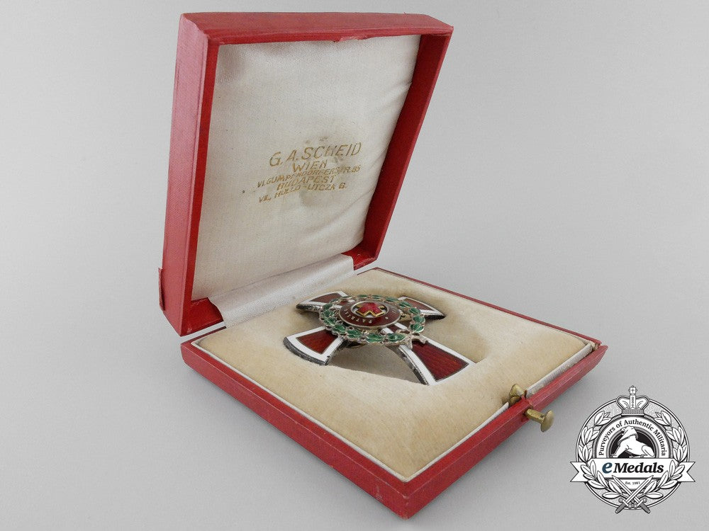 an_austrian_red_cross_officer’s_decoration1864-1914_with_case_a_1155_1