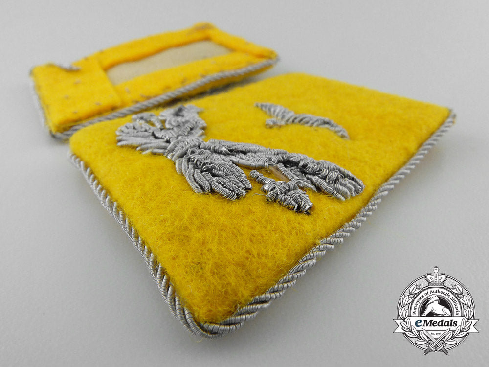 a_set_of_luftwaffe_flight_leutnant's_collar_tabs_a_1690
