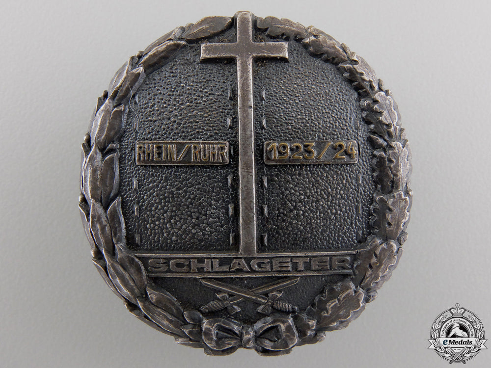 a1923-24_schlageter_badge;_first_version_by_paul_kust_a_1923_24_schlag_55535858a8e4e