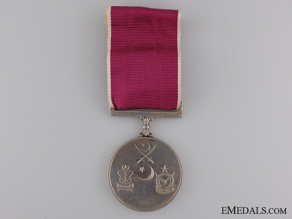 a1965_indo-_pakistani_war_medal(1375_tamgha-_i-_jang)_a_1965_indo_paki_53e0e7c616de1