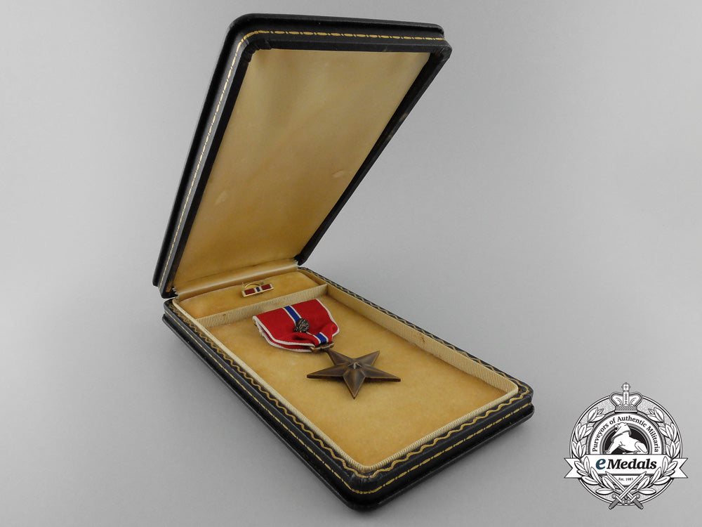 a_bronze_star_to_captain_van_quynh;_vietnamese_army_with_documents_a_2133