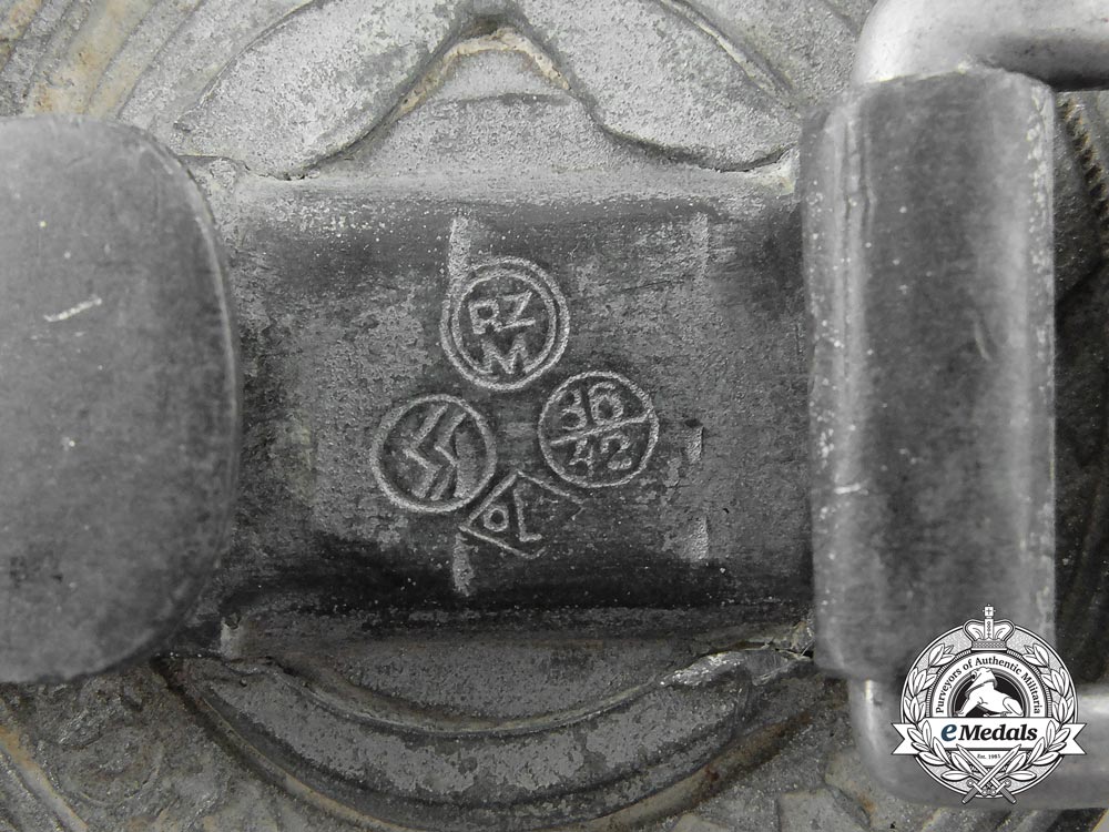 germany._an_ss_officer's_belt_buckle,_by_overhoff&_cie,_published_example_a_2934