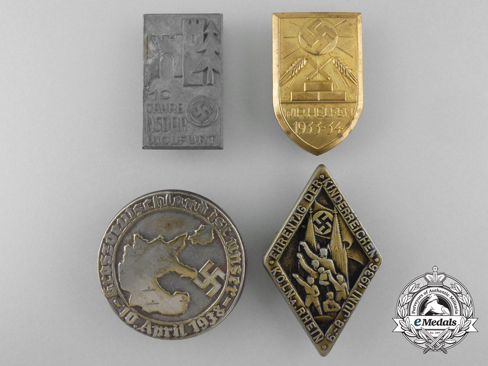 a_lot_of_four_german_tinnies&_badges_a_3658