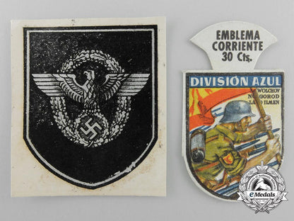 two_paper_insignia_a_4804
