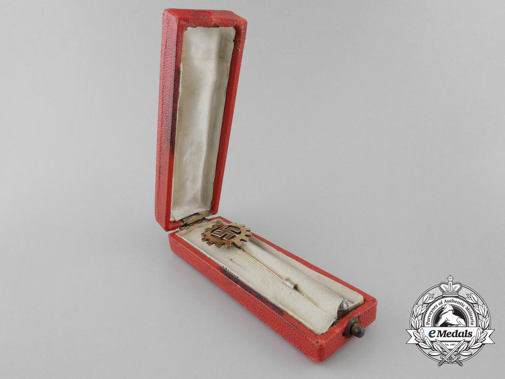 a_deutsche_arbeits_front_honor_pin_in_gold_with_case_a_4865