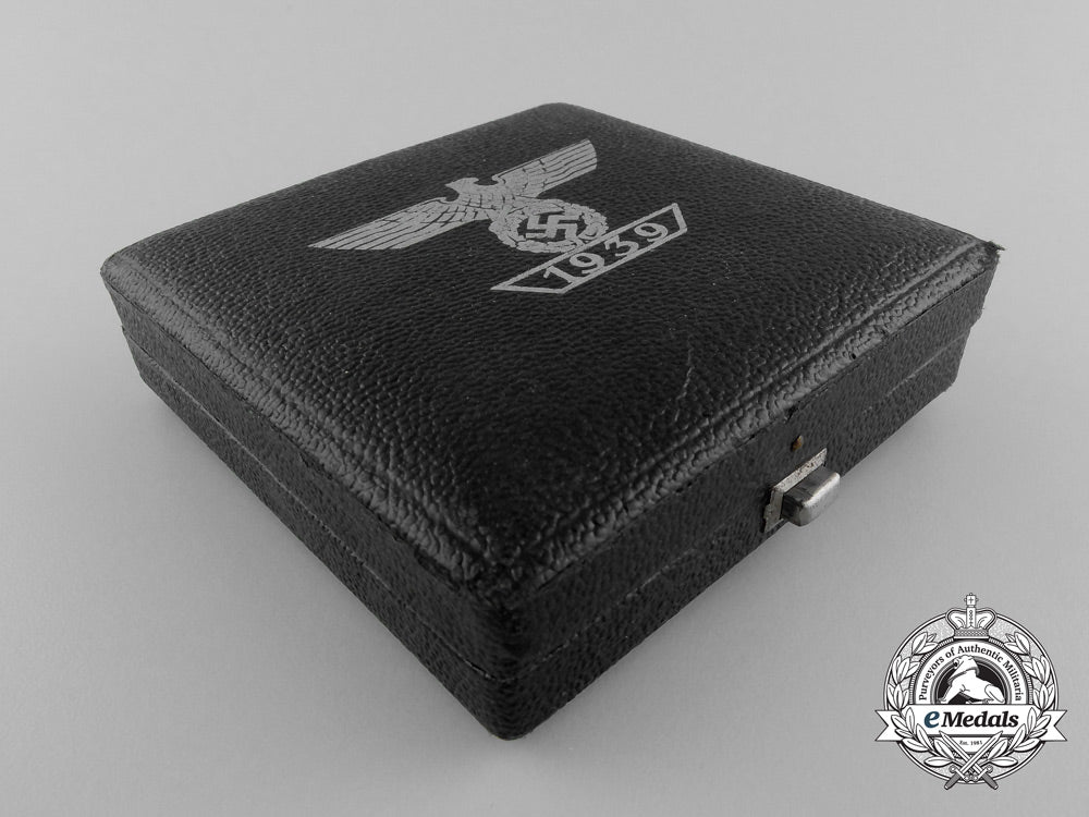 a_mint_clasp_to_the_iron_cross1939_by_b.h._mayer;1_st_class_with_case_a_6144