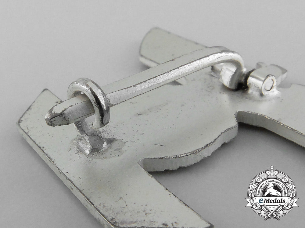 a_mint_clasp_to_the_iron_cross1939_by_b.h._mayer;1_st_class_with_case_a_6150