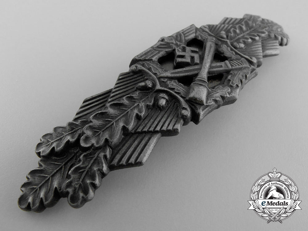 a_bronze_grade_close_combat_clasp_by_friedrich_linden,_lüdenscheid_a_6731