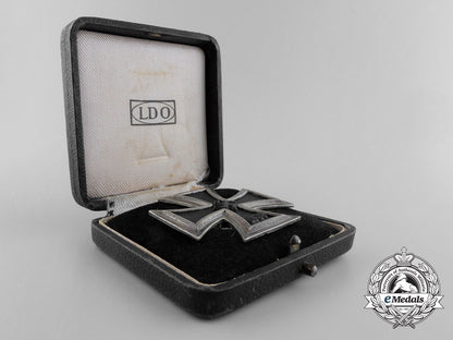 an_iron_cross1_st_cl.1939_by_meybauer;_screwback_type_with_case_of_issue_a_6953
