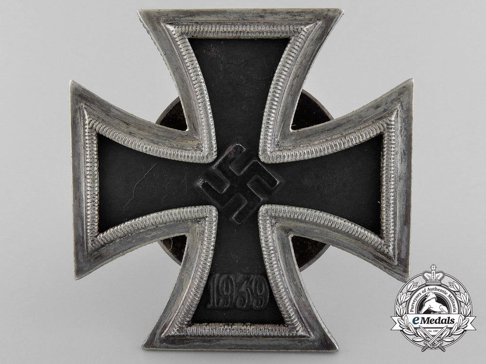 an_iron_cross1_st_cl.1939_by_meybauer;_screwback_type_with_case_of_issue_a_6954