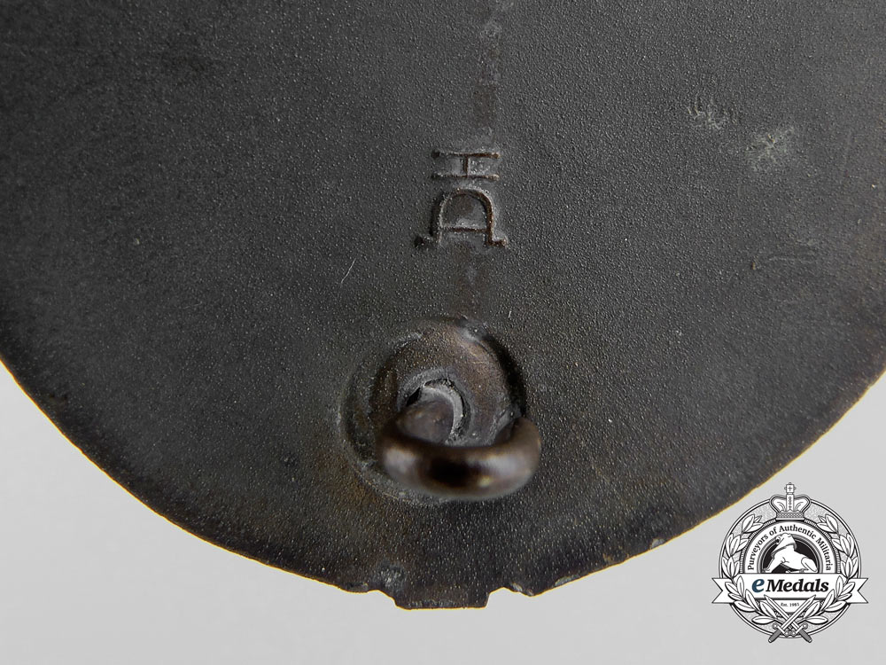 a_bronze_grade_tank_badge_by_hermann_aurich,_dresden_a_6985