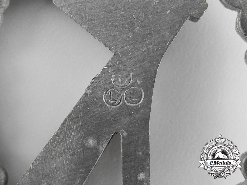an_infantry_badge;_silver_grade_by_friedrich_linden,_lüdenscheid_a_7001