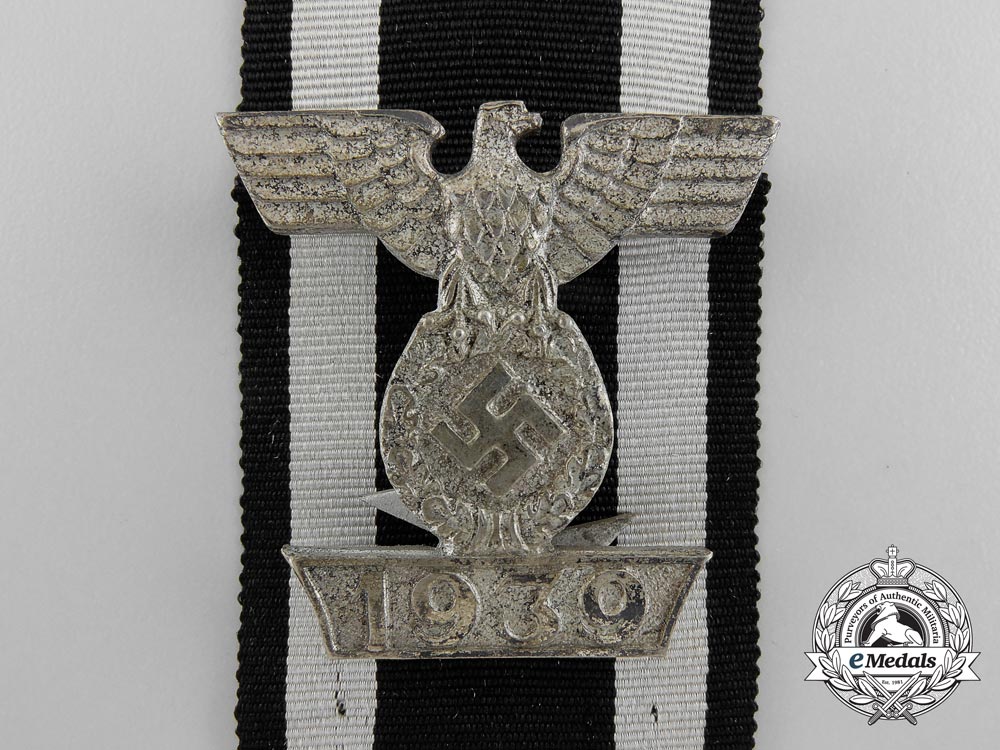 a_clasp_to_the_iron_cross_second_cl.1939;_type_i_with_box_of_issue_a_7039