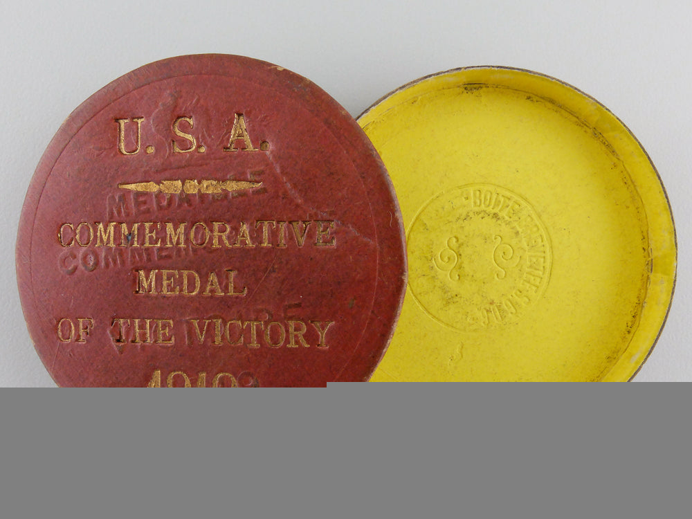 a_first_war_american_saviours_of_liberty_medal1919_with_case_a_794