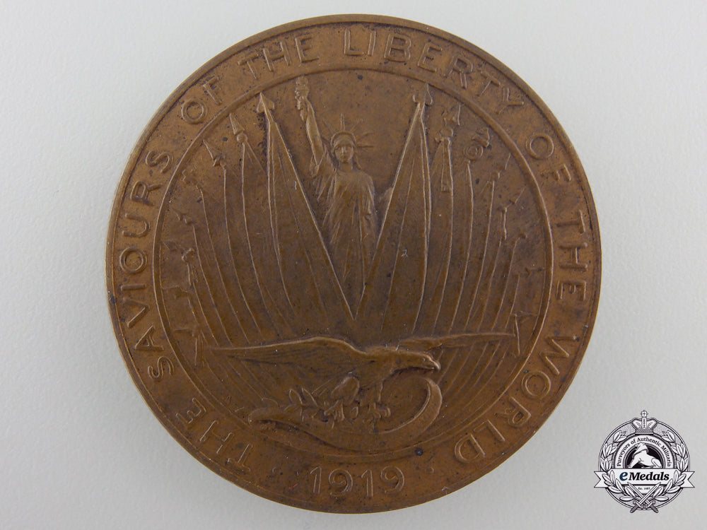 a_first_war_american_saviours_of_liberty_medal1919_with_case_a_796