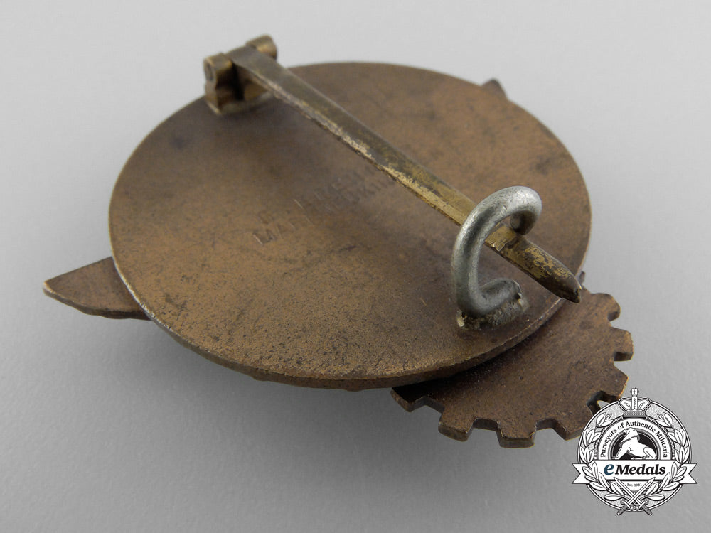 an_hj_national_trade_competition_victors_badge_a_8044