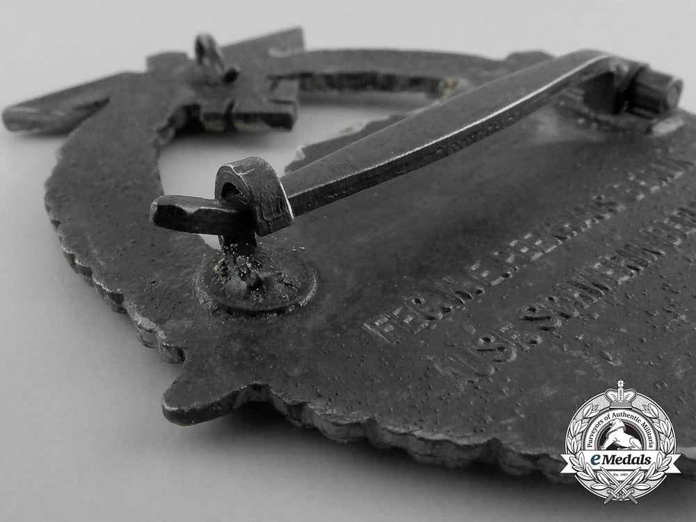 a_kreigsmarine_e-_boat_badge_by_schwerin,_berlin;_second_version_a_8255