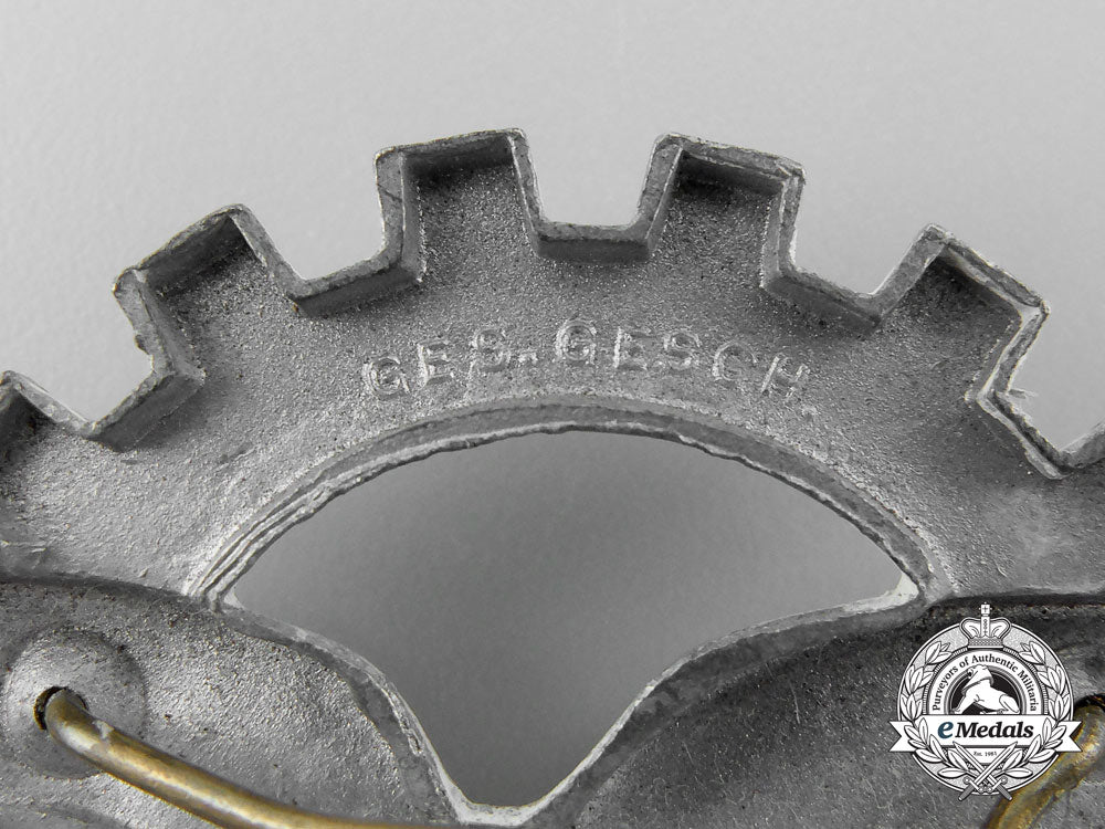 a_generalluftzeugmeister(_civilian_technician's)_officers's_visor_cap_insignia_a_9394