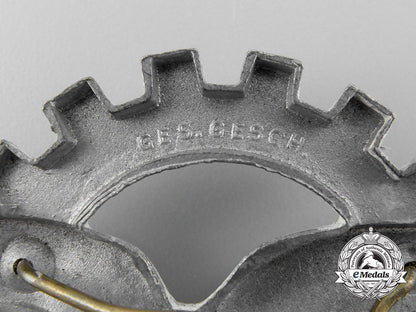 a_generalluftzeugmeister(_civilian_technician's)_officers's_visor_cap_insignia_a_9394
