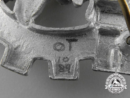 a_generalluftzeugmeister(_civilian_technician's)_officers's_visor_cap_insignia_a_9395