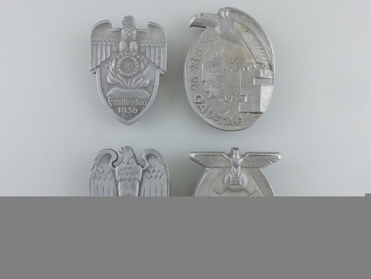 four_second_war_german_tinnies&_day_badges_a_951