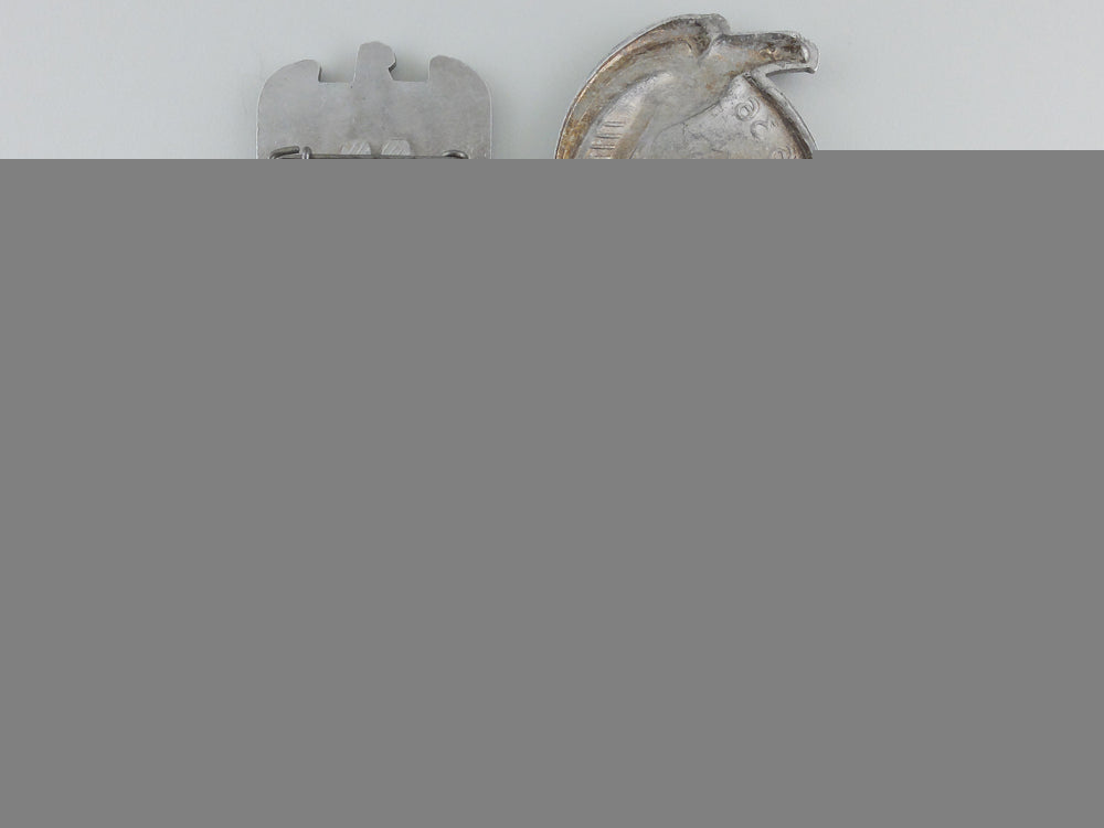 four_second_war_german_tinnies&_day_badges_a_952