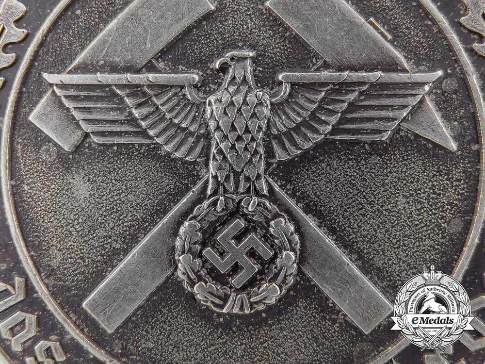 germany,_wehrmacht._a_scarce_mine_rescue_service_decoration_with_box_of_issue_a_9597_1_1