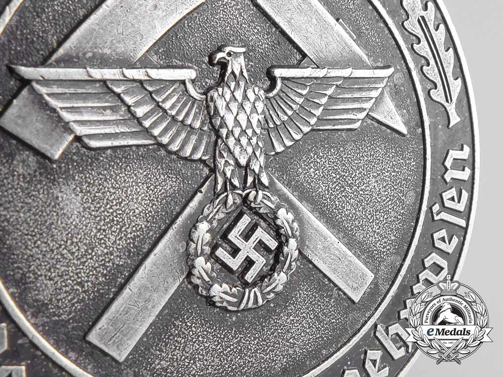 germany,_wehrmacht._a_scarce_mine_rescue_service_decoration_with_box_of_issue_a_9605_1_1