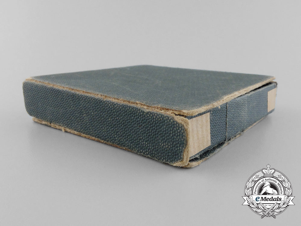 germany,_wehrmacht._a_scarce_mine_rescue_service_decoration_with_box_of_issue_a_9606_1_1