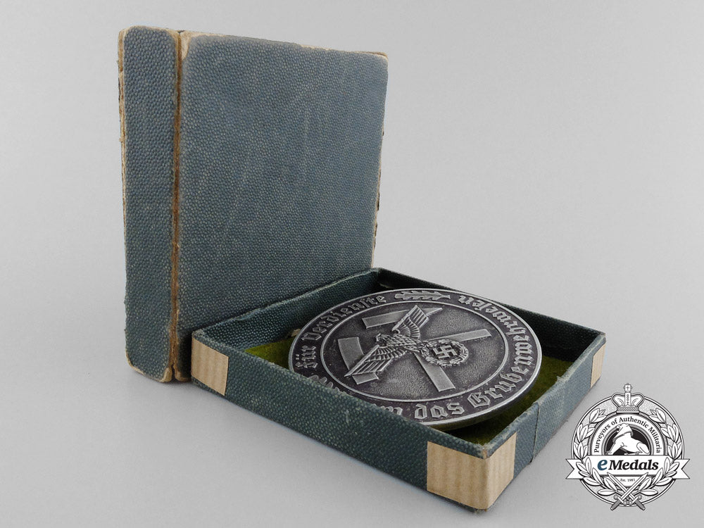 germany,_wehrmacht._a_scarce_mine_rescue_service_decoration_with_box_of_issue_a_9607_1_1