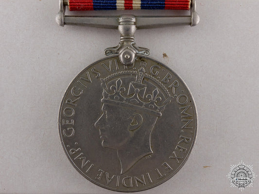 a_british_issued1939-45_war_medal_with_box_a_british_issued_54c65709c0075