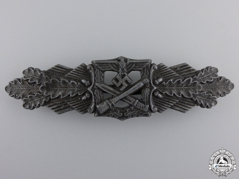 a_bronze_grade_close_combat_clasp_by_friedrich_linden,_lüdenscheid_a_bronze_grade_c_5535242a3f94f
